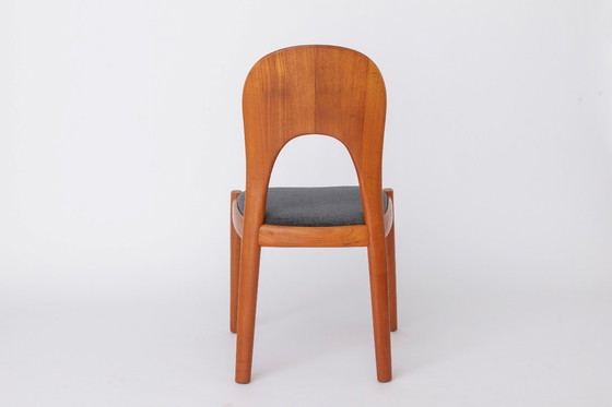 Image 1 of 4 van de 10 eetkamerstoelen van de Deense ontwerper Niels Koefoed (jaren 70)