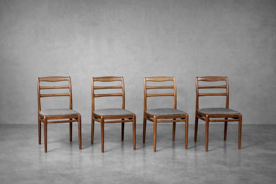 Image 1 of Elegante dänische Mid-Century-Stühle aus Teakholz und grauem Stoff, 1960er Jahre, 4er-Set