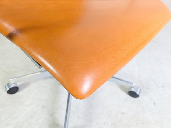 Image 1 of Original Fritz Hansen Oxford office chair, Arne Jacobsen executive chair