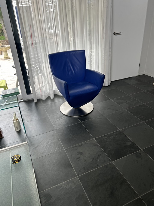 Blauer Drehstuhl