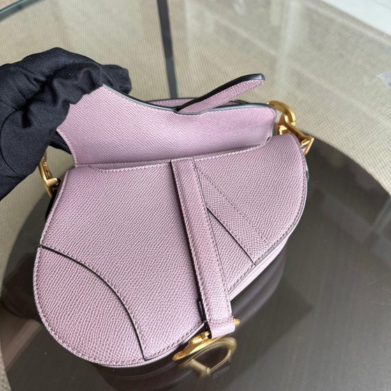 Image 1 of DIOR SADDLE SMALL - VERSTELBARE STIJL VAN KALFSLEER MET NERF, NUDE ROZE EN GOUDEN BESLAG