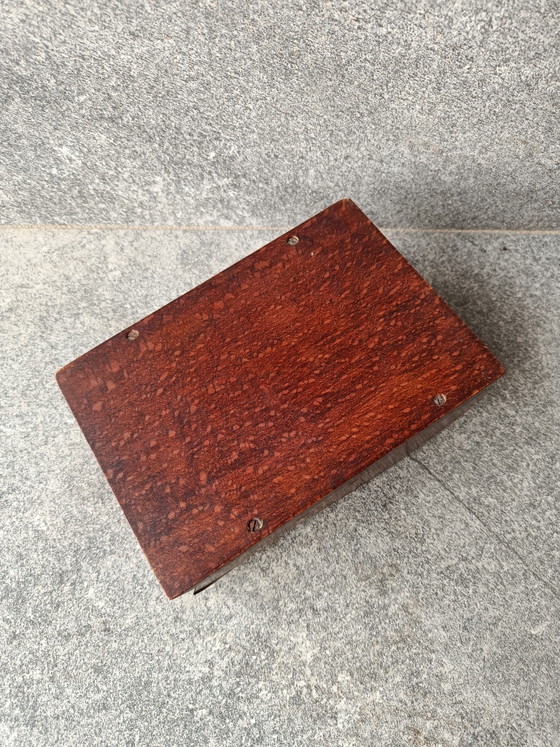 Image 1 of Vintage houten sigarettendoos / sigarettendispenser van hout en messing, Italië jaren 60.