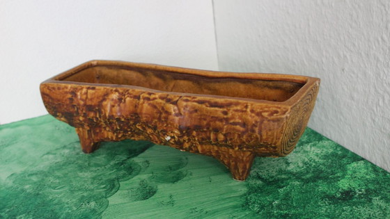 Image 1 of Jardinière vintage en forme de tronc d'arbre, en céramique de la manufacture Vetter.