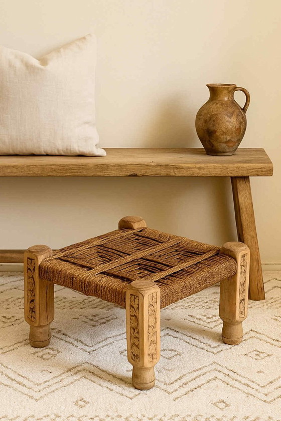 Image 1 of Antico sgabello indiano con corde