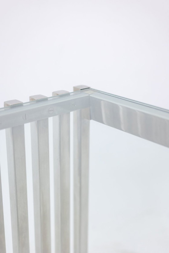 Image 1 of Coppia di tavolini o comodini in metallo cromato. Anni '70.