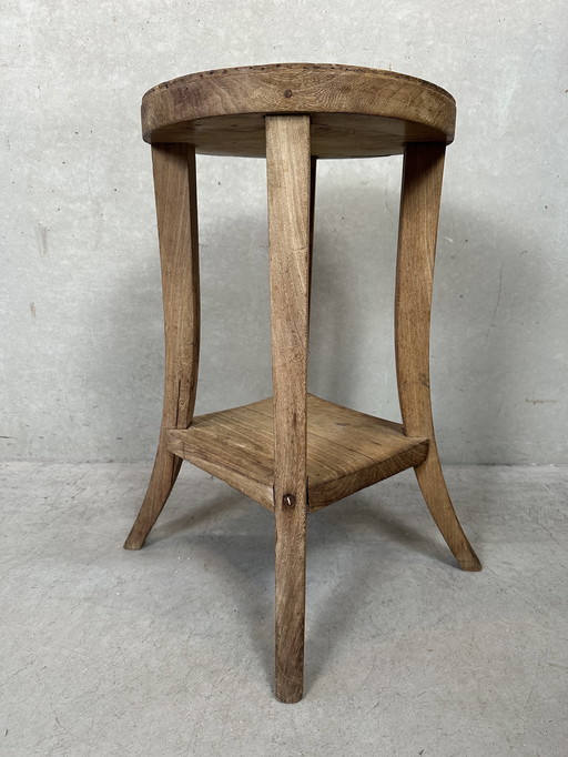 Alter runder Beistelltisch