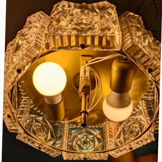 Image 1 of Scandinavisch moderne plafondlamp van messing en kristal – jaren 60 – toegeschreven aan Carl Fagerlund