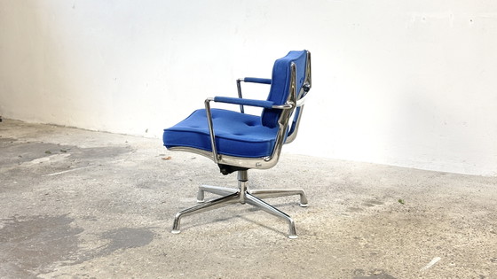Silla Intermediate Herman Miller de los años 60 Diseñada por Charles y Ray Eames – Sillas de oficina (photo 5 of 12)