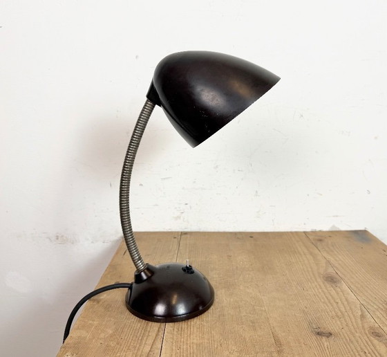 Image 1 of Vintage bruine bakelieten zwanenhals tafellamp, jaren 50