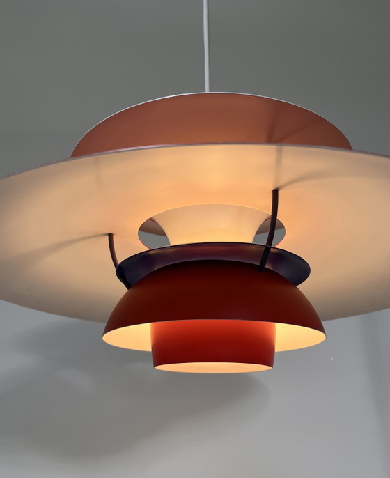 Lampada a sospensione iconica rossa Louis Poulsen PH 5 – Lampade a sospensione, Metal (photo 11 of 13)