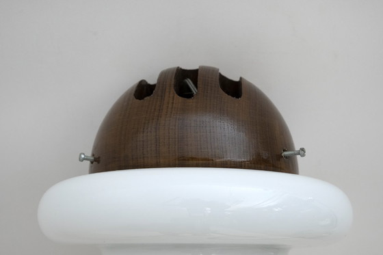 Image 1 of Pareja de apliques italianos de madera y cristal opalino de mediados de siglo, años 60