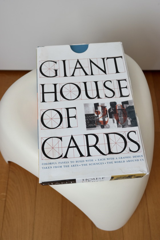 Image 1 of Eames, reusachtig kaartenhuis, ontworpen door Ray & Charles in 1952