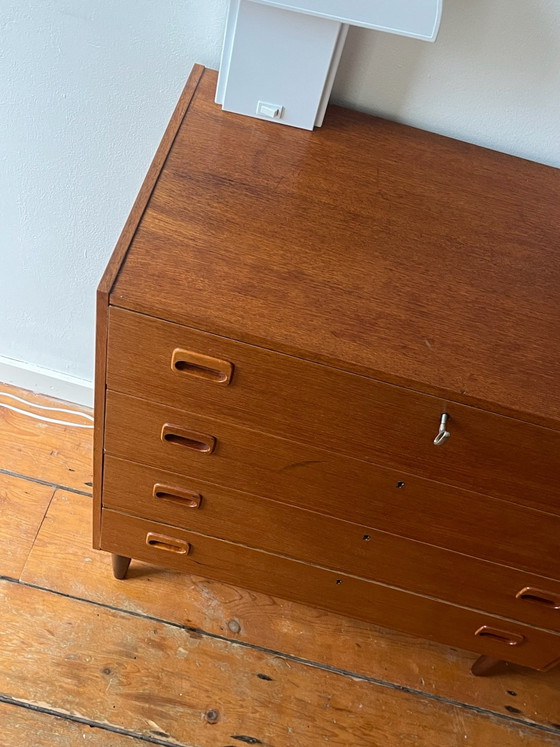 Teak wood mid-century Danish design chest of drawers with 4 drawers (photo 5 of 8)