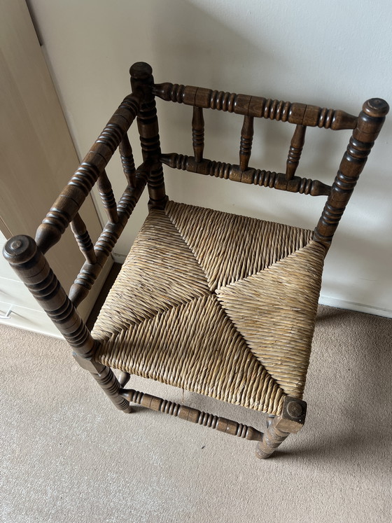 Image 1 of Silla esquinera antigua con pomo de bobina