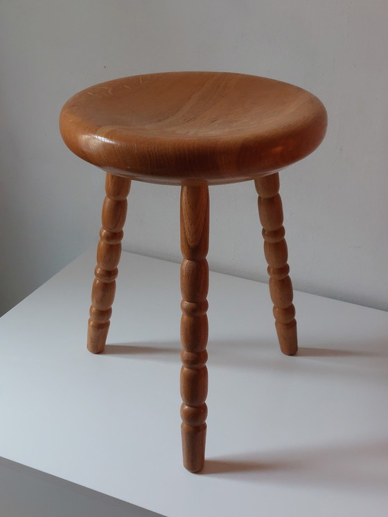 Image 1 of Sgabello vintage in legno di metà secolo, seduta spessa, gambe tornite