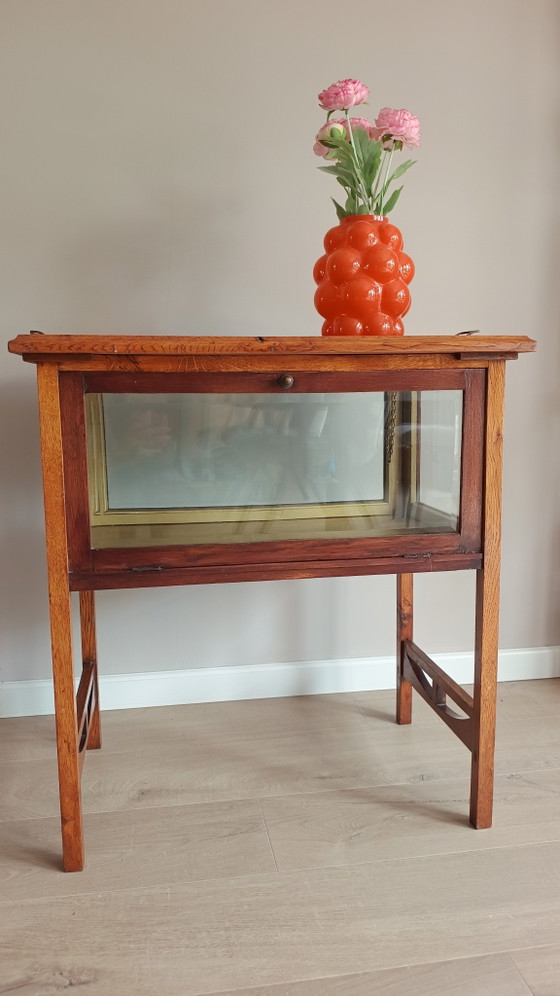 Image 1 of Magnifique vitrine vintage unique de style Arts & Crafts