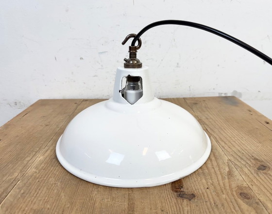Image 1 of Industriële witte geëmailleerde fabriekshanglamp van Thorlux, jaren 60