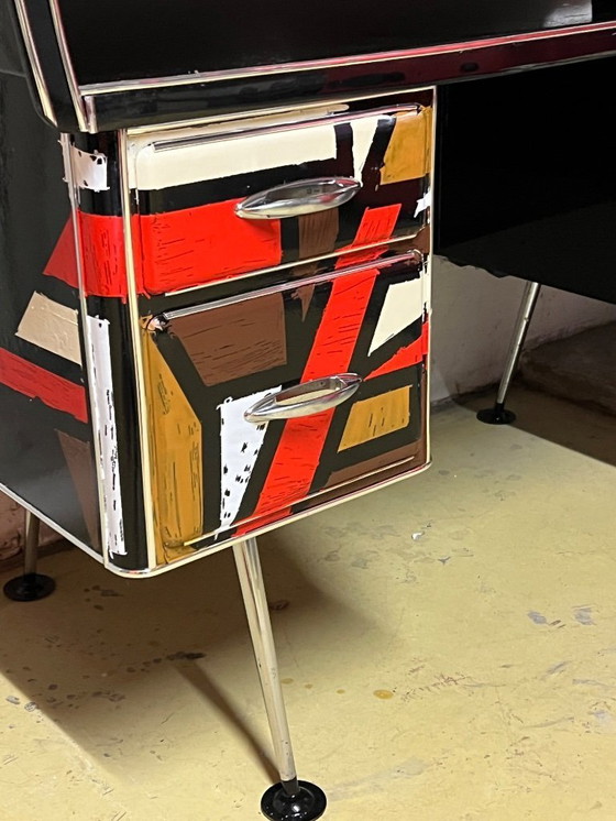 Image 1 of Escritorio Bauhaus original de la década de 1950 con 2 pinturas acrílicas a juego.