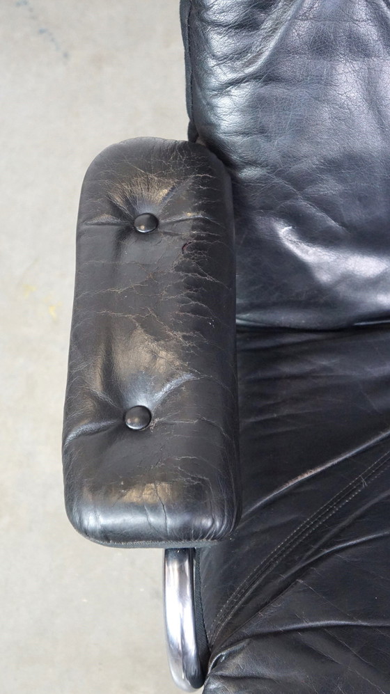 Image 1 of Fauteuil pivotant + pouf en cuir de vachette noir