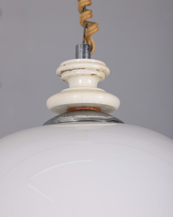 Image 1 of Vintage Italiaanse kroonluchter met wit en geel glas uit de jaren 70