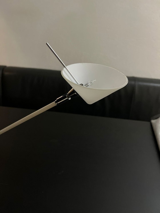 Image 1 of Pola Amstelveen Schreibtisch-/Tischleuchte – Weiß/Creme – Ikonisches niederländisches Design