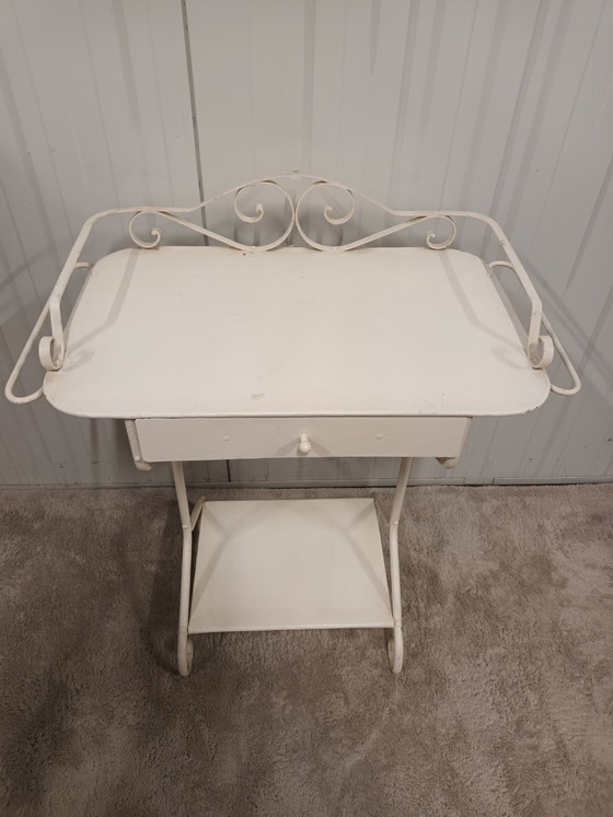 Image 1 of Beistelltisch aus Metall mit Schublade