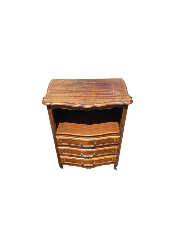 Small Louis XV style bedside table in oak – niche and 3 drawers – Nightstands, Wood (photo 2 of 5)