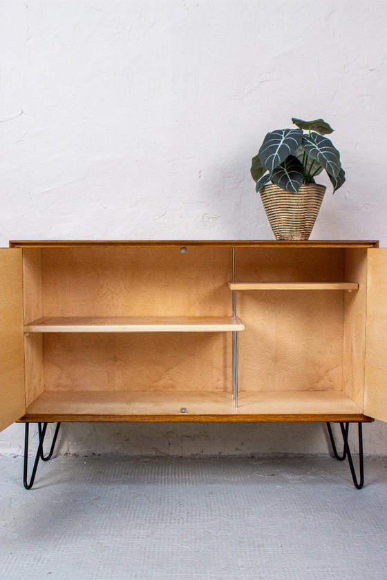 Vintage ladekast/dressoir/minibar van teakhout met notenhouten accenten, midden 20e eeuw, jaren 60. (photo 3 of 13)