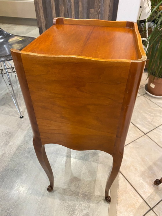 Image 1 of Coppia di comodini in stile Luigi XV con cassetto e nicchia