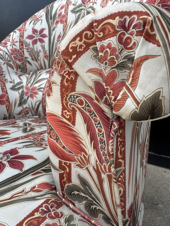 Image 1 of Poltrona antica a forma di fungo in raso floreale