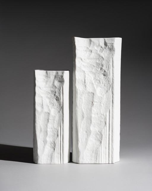 Duo de vases sculpturaux Rosenthal Studio-Linie, relief en porcelaine biscuit Martin Freyer