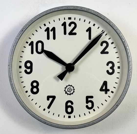 Image 1 of Grijze industriële fabriekswandklok van Chronotechna, jaren 50