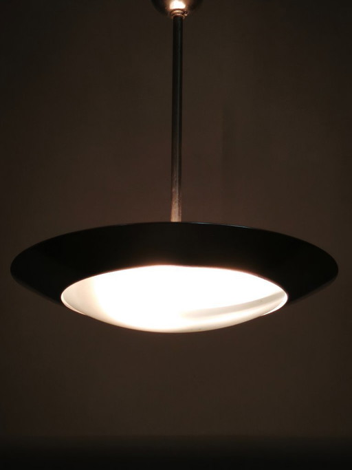 Bauhaus-Pendelleuchte aus Chrom und Glas aus den 1930er Jahren aus der Tschechoslowakei – hanglampen, Metal (photo 2 of 11)