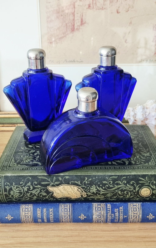 Juego de 3 frascos de perfume de cristal azul cobalto estilo Art Déco vintage – decoratieve objecten, Glass