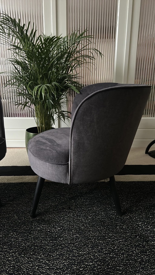 Two chairs of the Baan brand