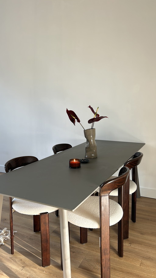 Table à manger en foin
