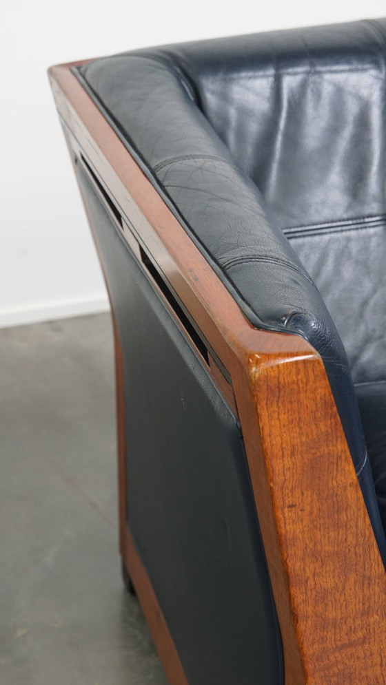 Image 1 of 2.5-zits Art Deco design bank van Schuitema met houtwerk en donkerblauw rundleer