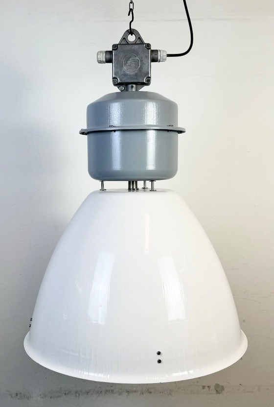 Image 1 of Grande lampe industrielle en émail blanc d'Elektrosvit, années 1990