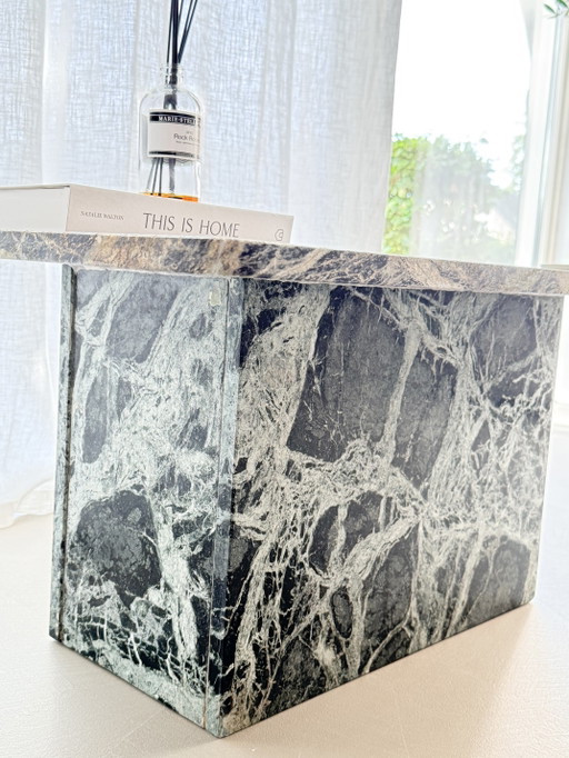 Außergewöhnlicher Vintage-Couchtisch von Natuzzi – Italienisches Design aus massivem Naturstein – salontafels (photo 2 of 9)