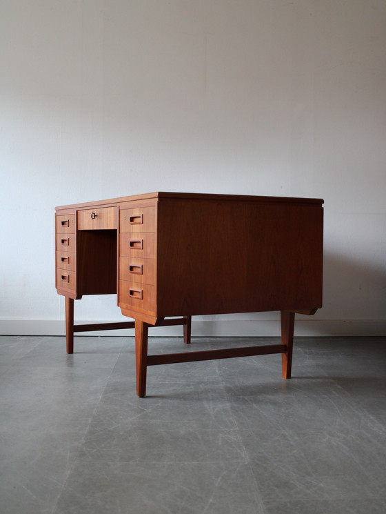 Image 1 of Bureau vintage danois indépendant en teck