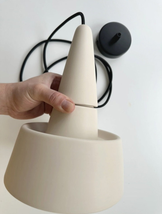 Image 1 of Neo, Rodrigo Vairinhos – Handgefertigte Keramik-Pendelleuchte / Hängeleuchte (Beige)
