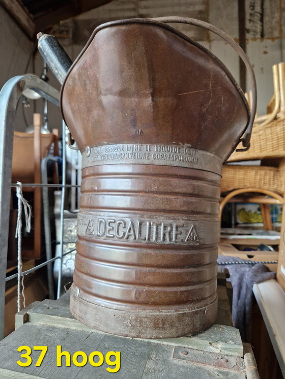 Image 1 of Antieke emmer met groot mes