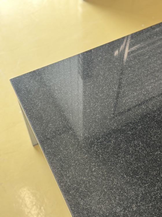 Image 1 of Table basse en granit