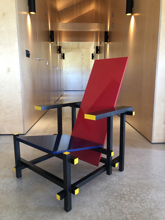 Image 1 of Cassina Rietveld 635 Chaise design rouge et bleue