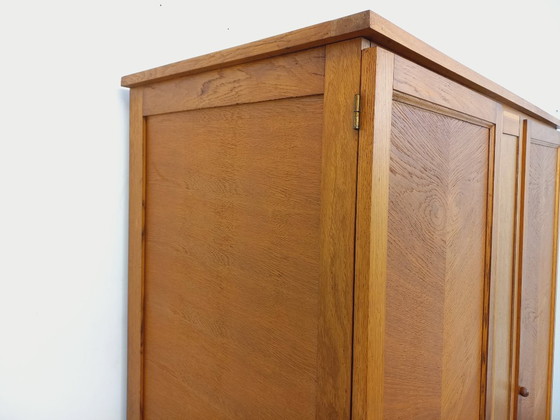 Image 1 of Vintage eikenhouten kledingkast uit de jaren 60