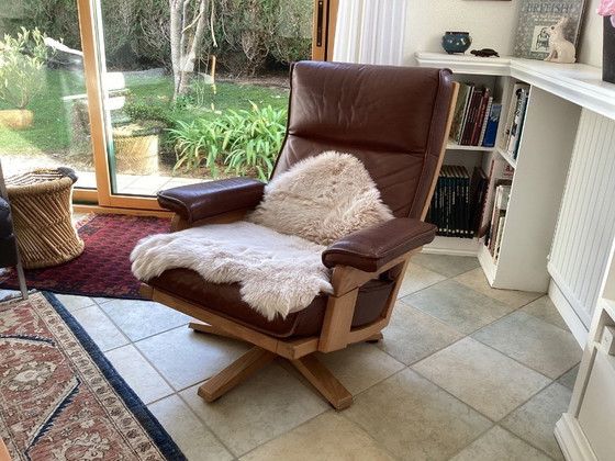Image 1 of Fauteuil pivotant en cuir vintage