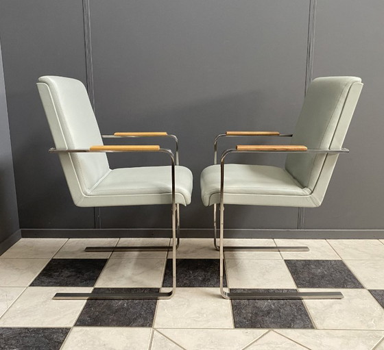 Sillas únicas de cromo y cuero gris, fabricadas bajo pedido en la década de 1980. – Sillas y sillones (photo 13 of 17)