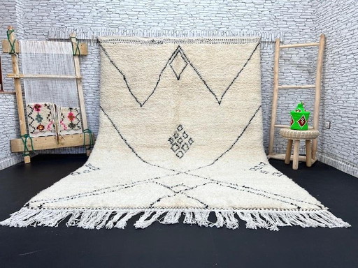 Handwoven Berber rug, natural Moroccan craftsmanship, 2/3 m