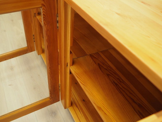 Image 1 of Vetrina in pino, design danese, anni '80, produzione: Danimarca