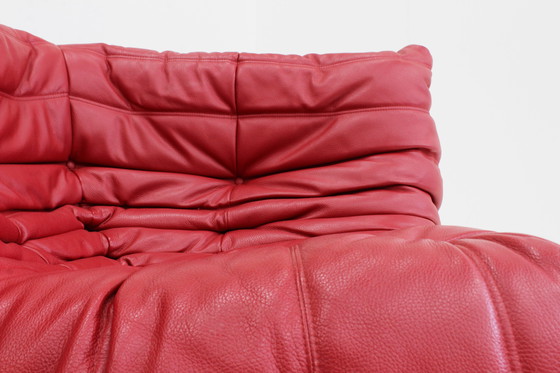 Image 1 of Poltrona angolare Togo in pelle rossa Ligne Roset Michel Ducaroy